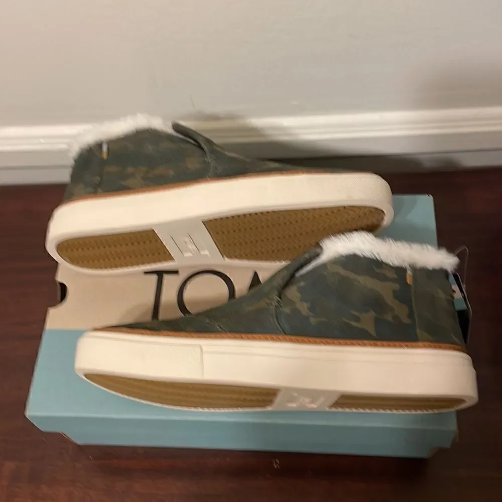 Toms Women’s Paxton faux fur trimmed sneaker size 6; 6,5; 7; 7,5 NIB
